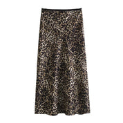 Falda de satén con estampado de leopardo