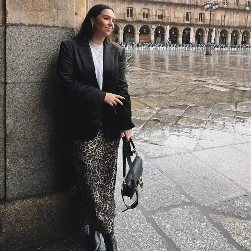Falda de satén con estampado de leopardo