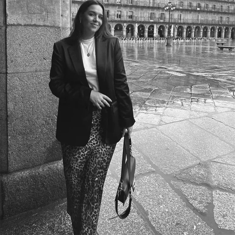Falda de satén con estampado de leopardo