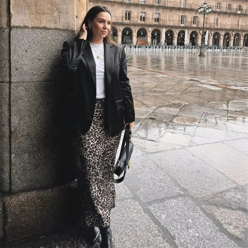 Falda de satén con estampado de leopardo
