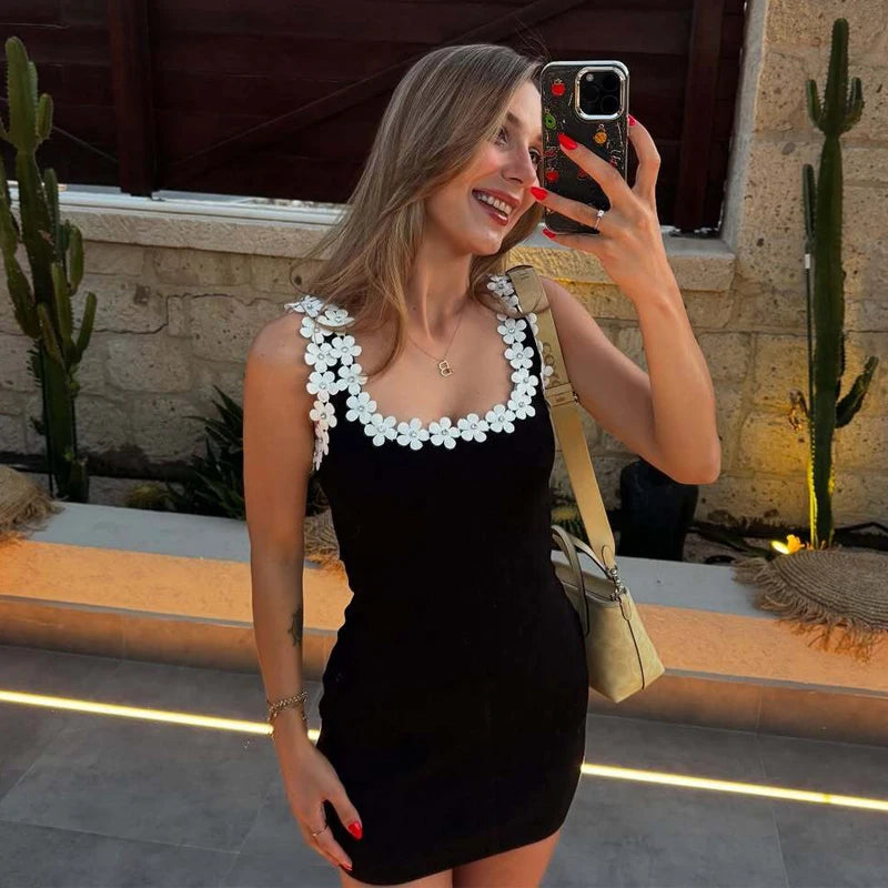 Vestido Corto Floral Negro