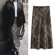 Falda de satén con estampado de leopardo
