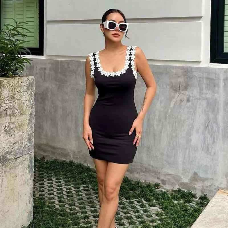 Vestido Corto Floral Negro